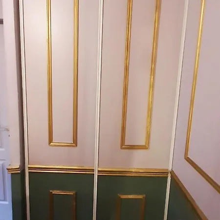 Apartment Guernica Montmartre Paris