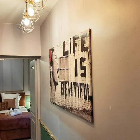 Guernica Montmartre Apartment Paris